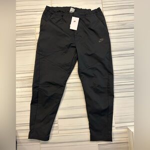 NWT Nike Men's Standard Fit Taper Leg Regular Length Joggers